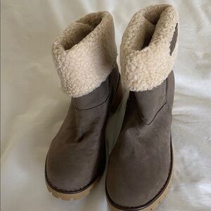 ROSY Gray Women's Plush-Lined Fold-Over Boots - Size 8